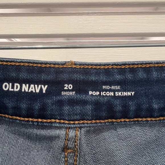 Old Navy Mid-Rise Skinny Ripped Jeans 22 Short - Picture 4 of 7